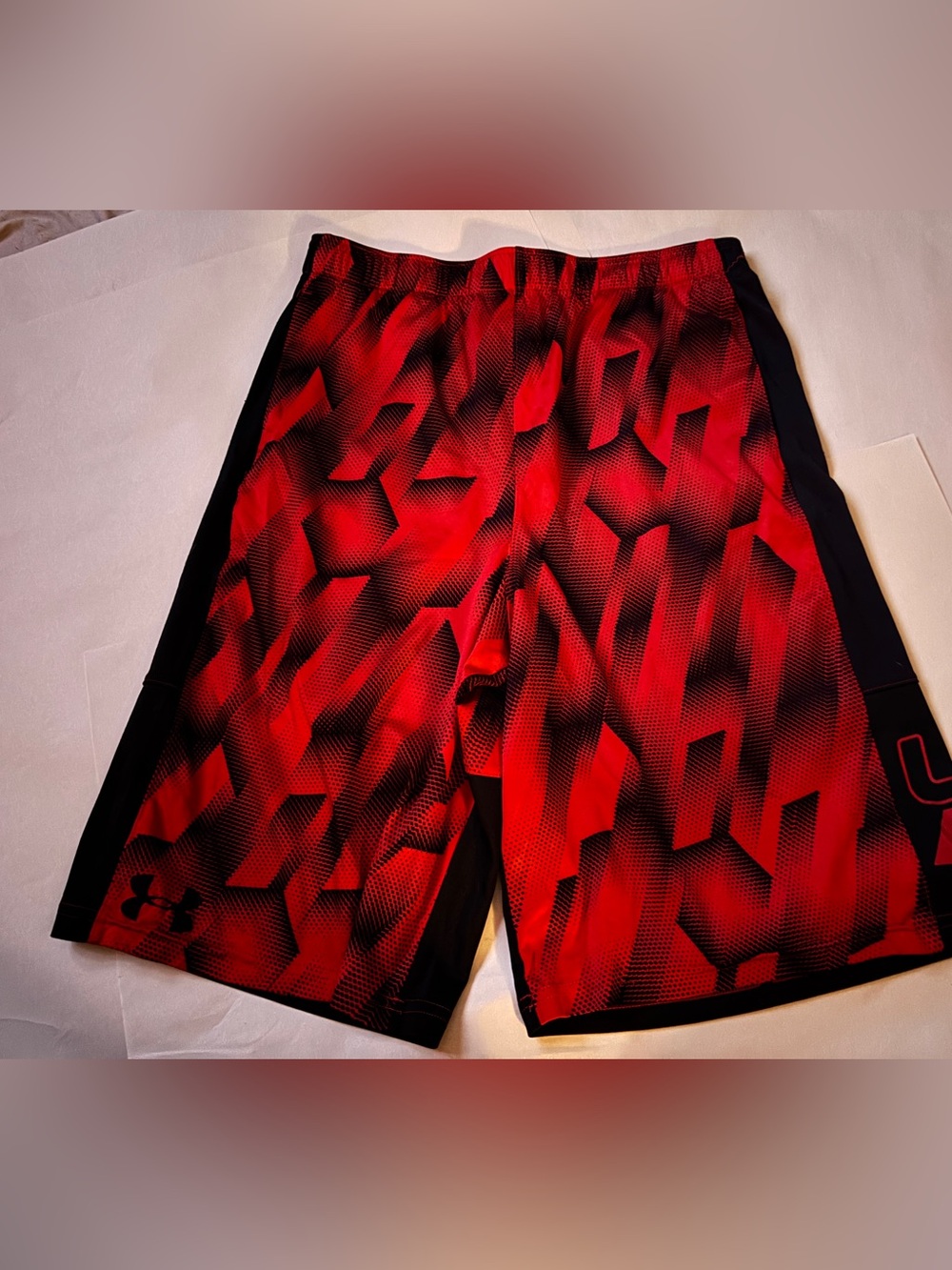 Under Armour Red and Black YOUTH XL Graphic Athletic Shorts